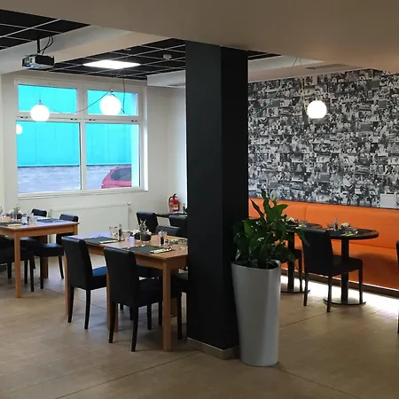 Sport Sletiste فندق 3*